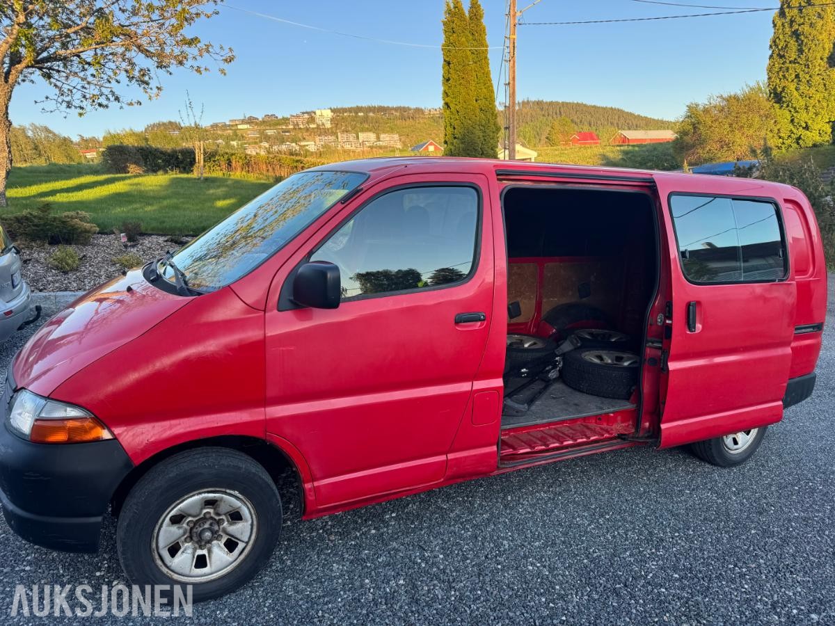 2004 Toyota HiAce 2.5-102 D 4WD, 292256km