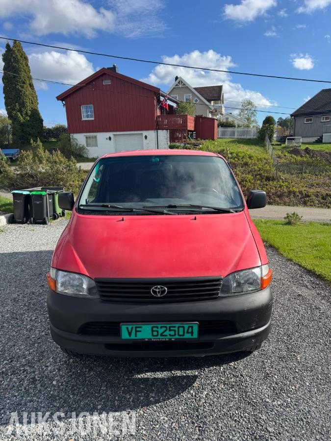 2004 Toyota HiAce 2.5-102 D 4WD, 292256km
