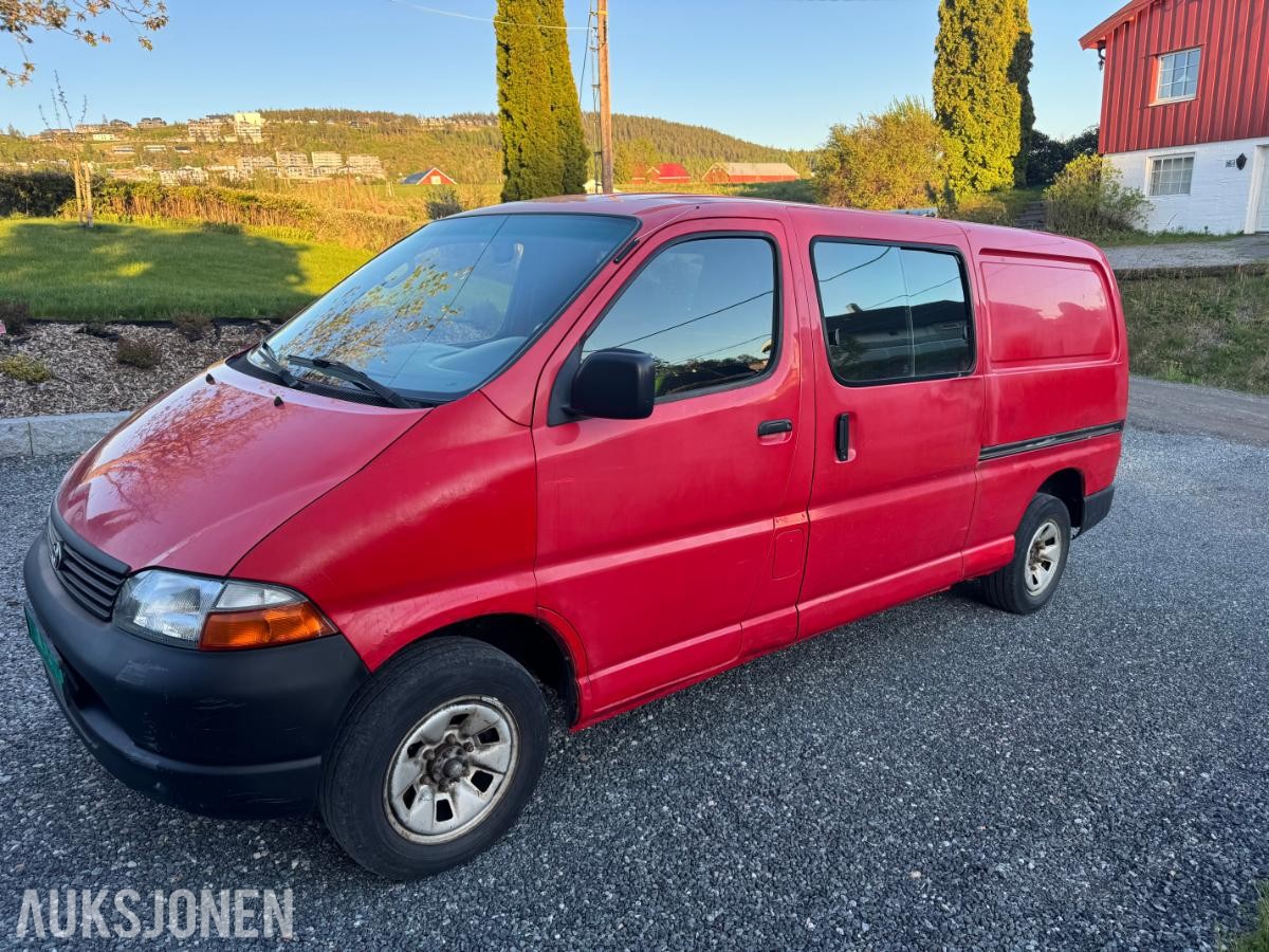 2004 Toyota HiAce 2.5-102 D 4WD, 292256km