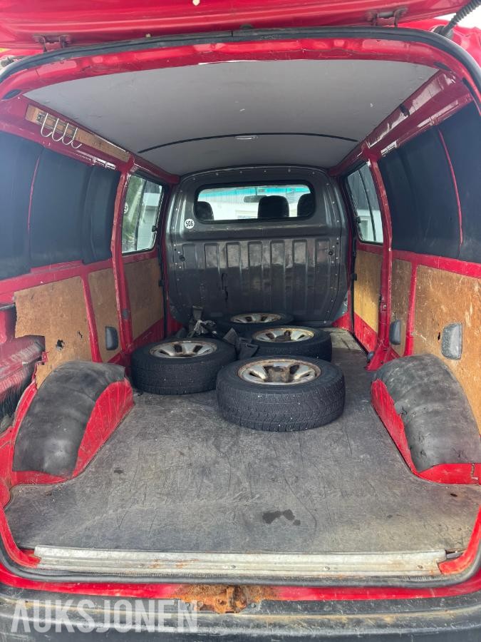 2004 Toyota HiAce 2.5-102 D 4WD, 292256km