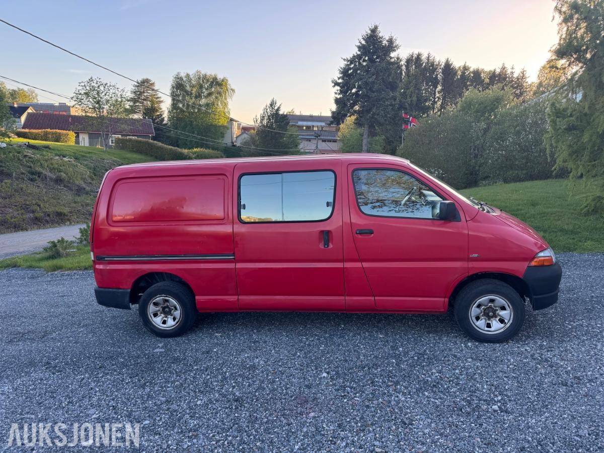 2004 Toyota HiAce 2.5-102 D 4WD, 292256km