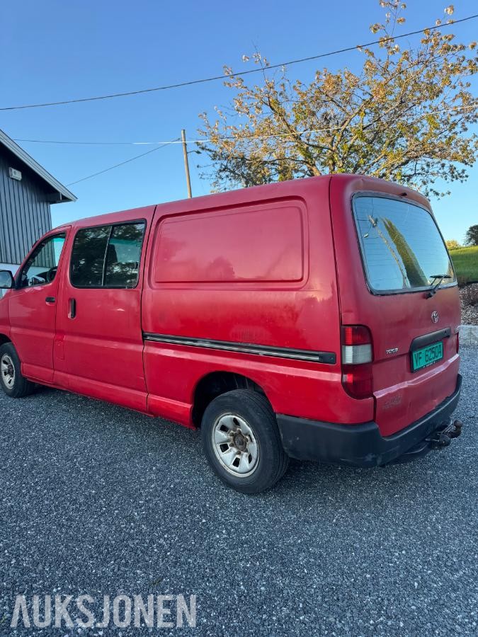 2004 Toyota HiAce 2.5-102 D 4WD, 292256km