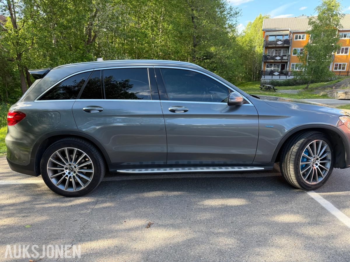 2017 Mercedes-Benz GLC 350E 2.0 211hk  4MATIC skinnseter navigasjon adaptiv cruisekontroll hengerfeste s+v dekk eu ok 09.2027 