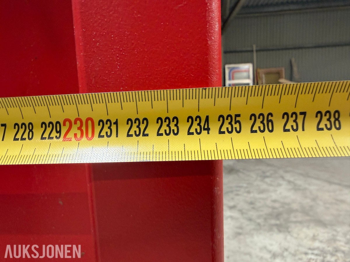Arbeidsbur for utplassering av brøytestikker