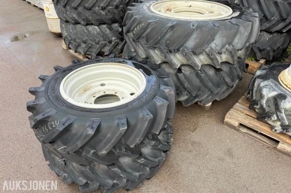 2017 Nokian Tractor FS Forest 16.9-34 bak og 13.6-24 fram / dekk og felg
