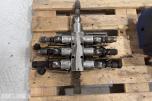 Liebherr hydraulikkblokk med ventiler og koblinger – industrielt hydraulikksystem 