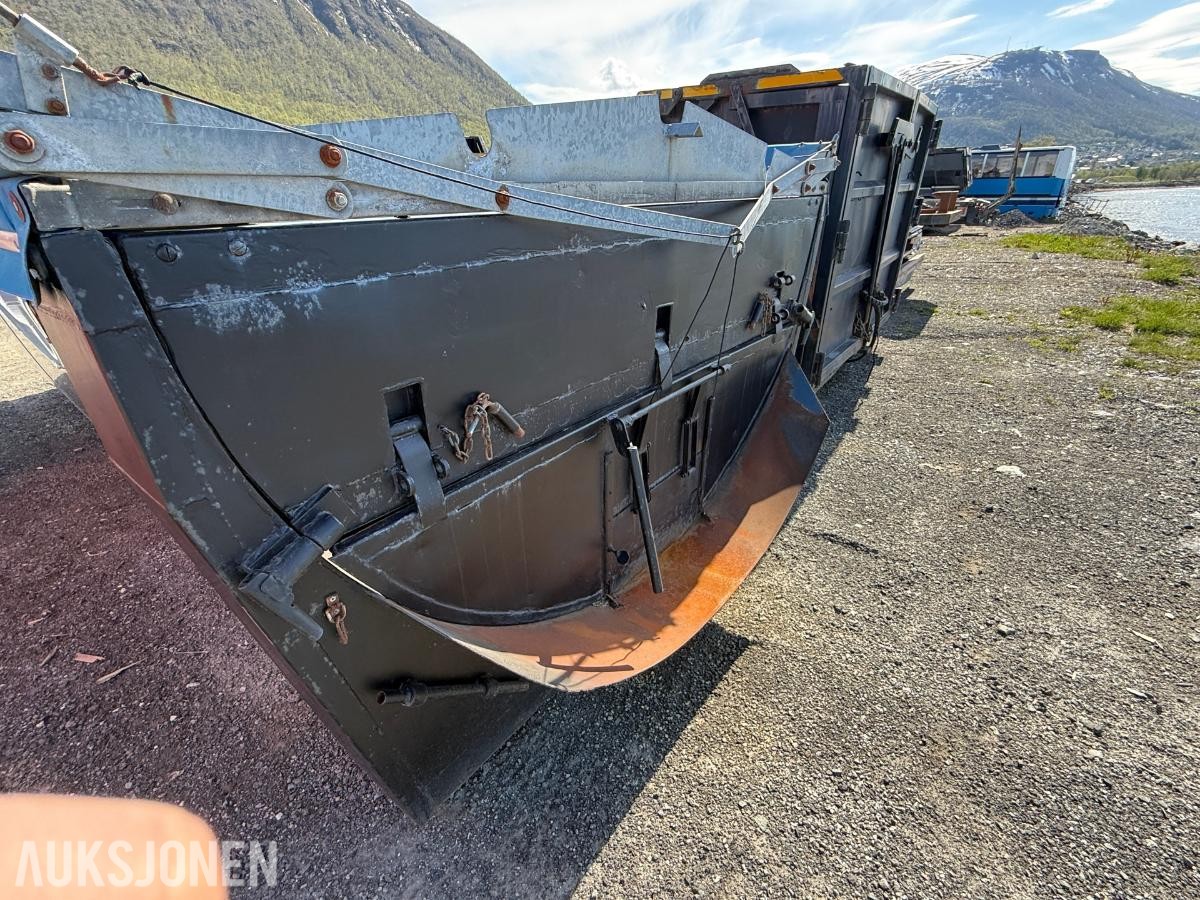 Asfaltbalje på krokramme - Kapell