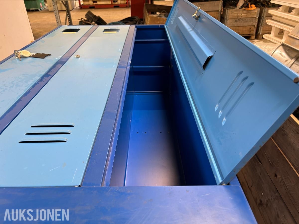 2stk Garderobeskap – med totalt 6 skapplasser