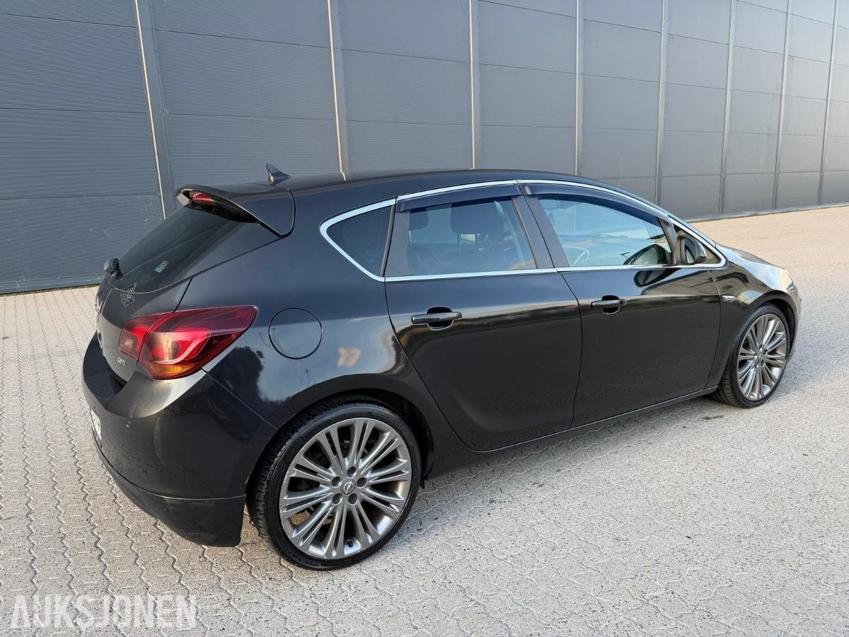 2012 OPEL ASTRA 2,0 CDTI | EU 11/2027 | NYLIG PÅKOSTET | SKINN