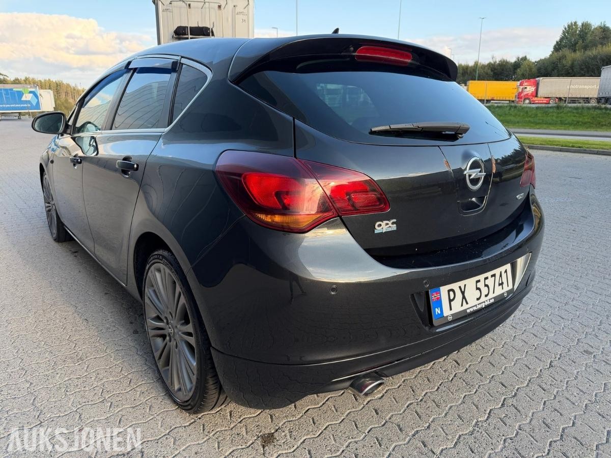 2012 OPEL ASTRA 2,0 CDTI | EU 11/2027 | NYLIG PÅKOSTET | SKINN