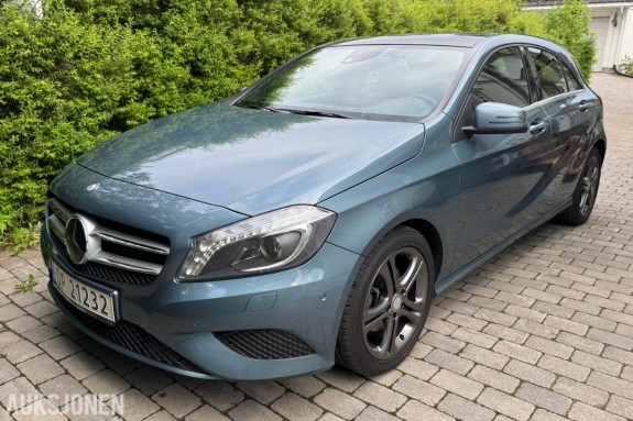 2013 Mercedes-Benz A200 Komplett servicehefte DAB Panorama Skinn Harman/Kardon Distronic Ryggekamera|Lav km 