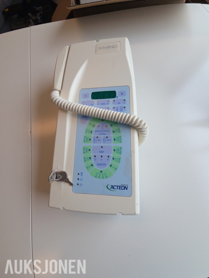 Acteon Satelec X-Mind DC Dental Røntgenenhet med kontrollpanel og røntgenarm