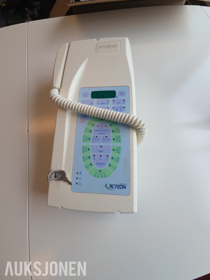 Acteon Satelec X-Mind DC Dental Røntgenenhet med kontrollpanel og røntgenarm