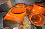 Container med rørdeler og diverse