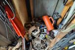 Container med rørdeler og diverse