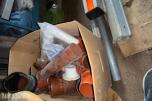 Container med rørdeler og diverse