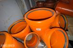 Container med rørdeler og diverse