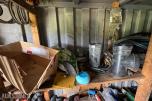 Container med rørdeler og diverse