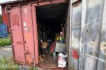 Container med rørdeler og diverse