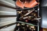 Container med rørdeler og diverse