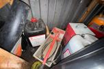 Container med rørdeler og diverse
