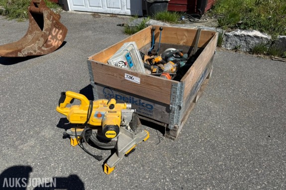 Pall med verktøy og utstyr DeWalt kappsag,Makita bajonettsag, sveiseapparat, spikerpistoler m.m.