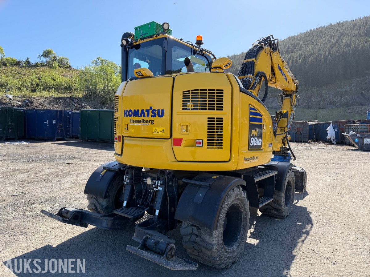 2024 Komatsu PW98 MR Hjulgraver med knekkbom, skjær, støttelabber, og fast sorteringsklype - Kun 1095 timer