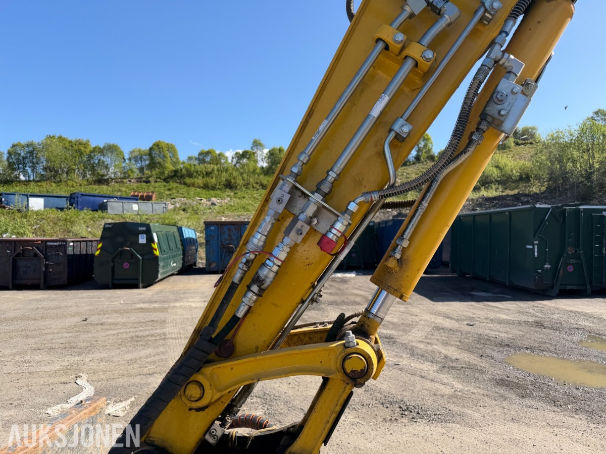 2024 Komatsu PW98 MR Hjulgraver med knekkbom, skjær, støttelabber, og fast sorteringsklype - Kun 1095 timer