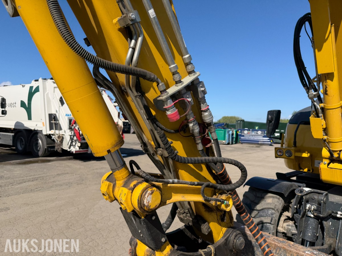 2024 Komatsu PW98 MR Hjulgraver med knekkbom, skjær, støttelabber, og fast sorteringsklype - Kun 1095 timer