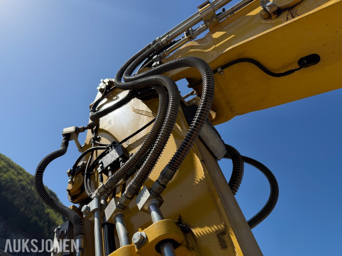 2024 Komatsu PW98 MR Hjulgraver med knekkbom, skjær, støttelabber, og fast sorteringsklype - Kun 1095 timer