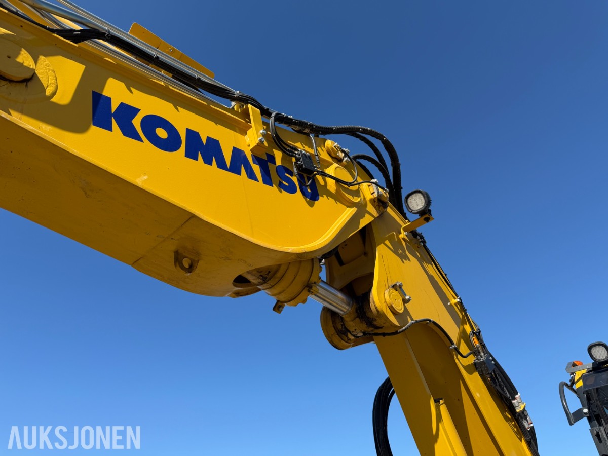 2024 Komatsu PW98 MR Hjulgraver med knekkbom, skjær, støttelabber, og fast sorteringsklype - Kun 1095 timer
