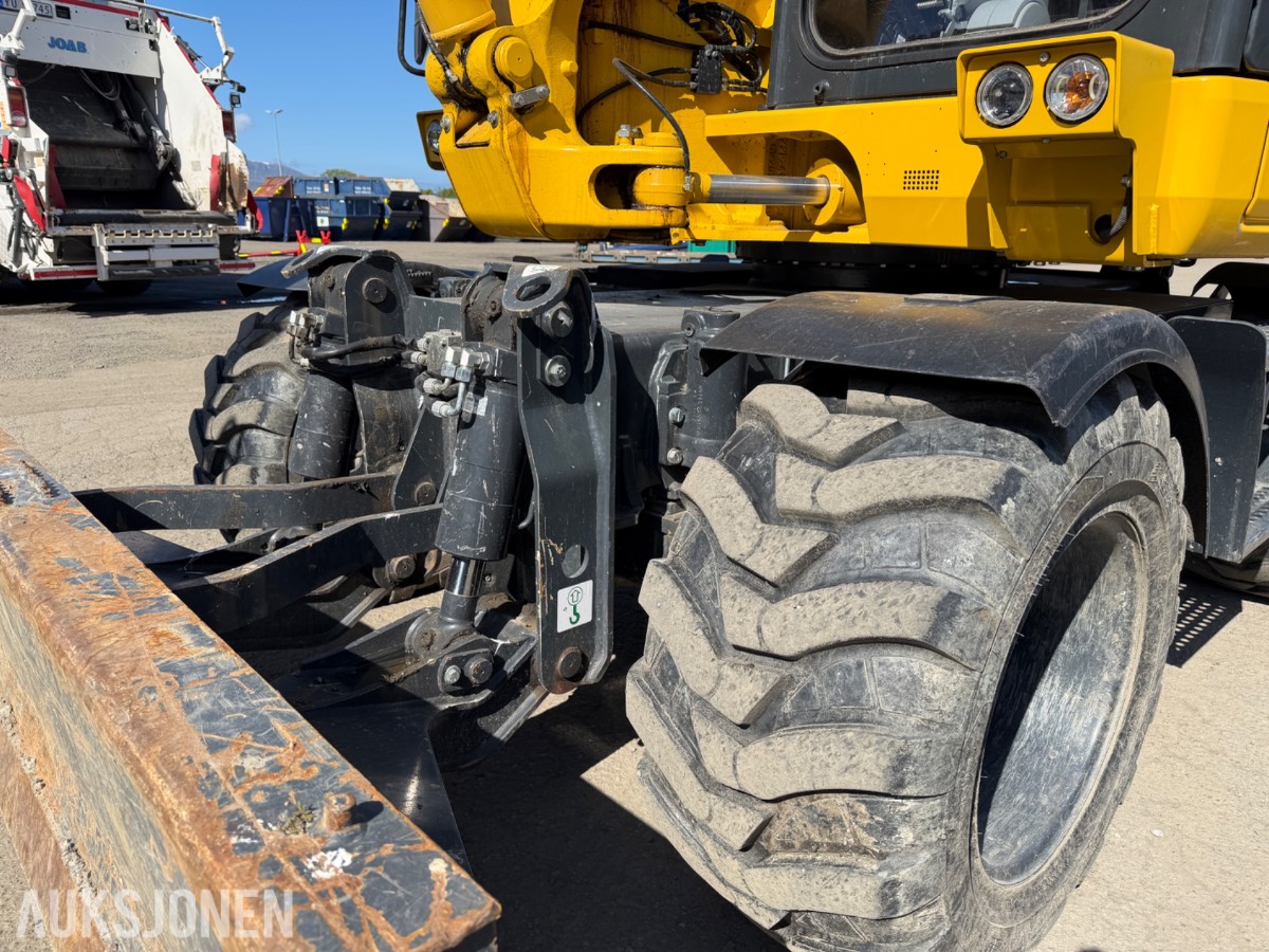 2024 Komatsu PW98 MR Hjulgraver med knekkbom, skjær, støttelabber, og fast sorteringsklype - Kun 1095 timer