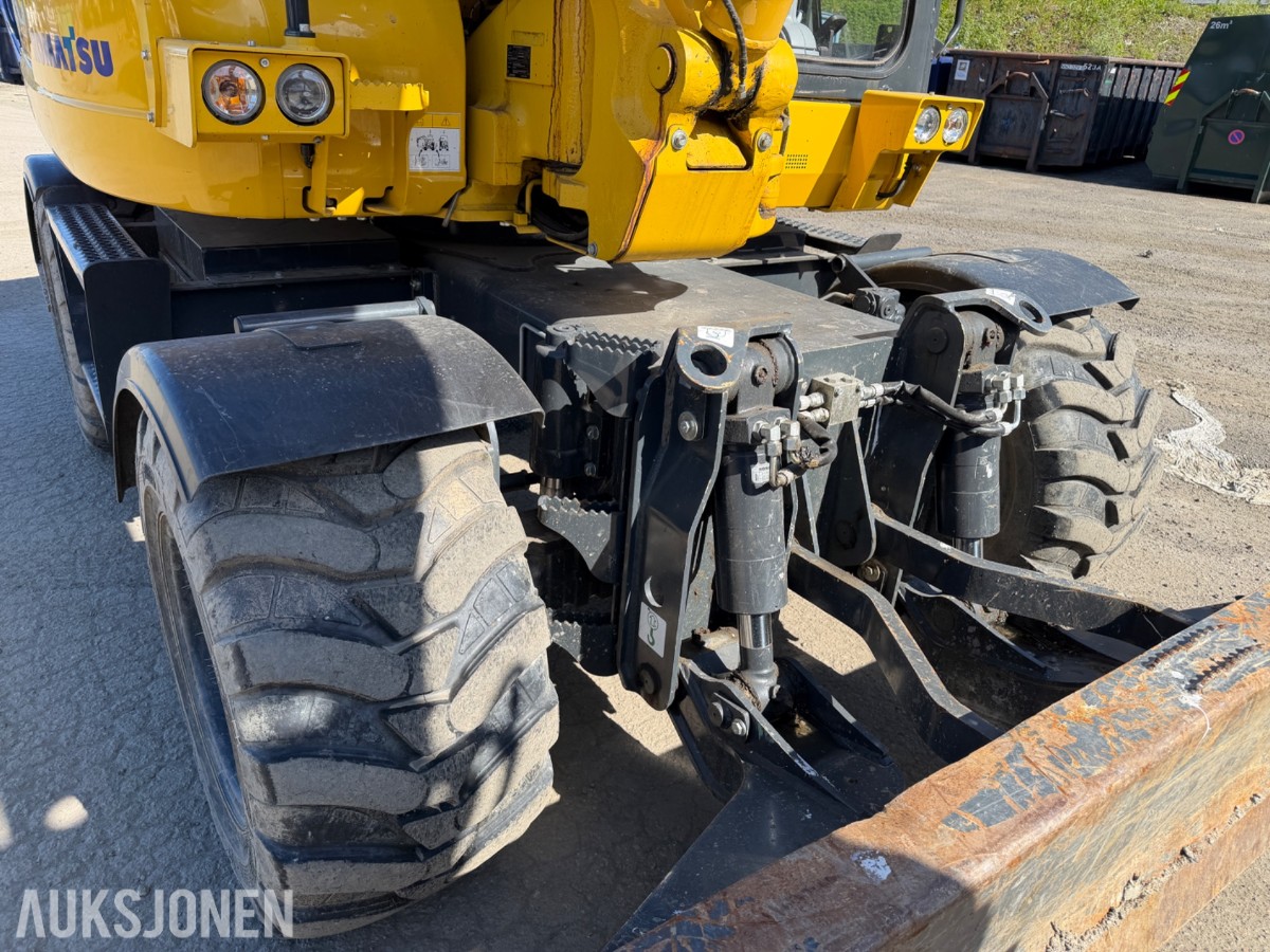2024 Komatsu PW98 MR Hjulgraver med knekkbom, skjær, støttelabber, og fast sorteringsklype - Kun 1095 timer