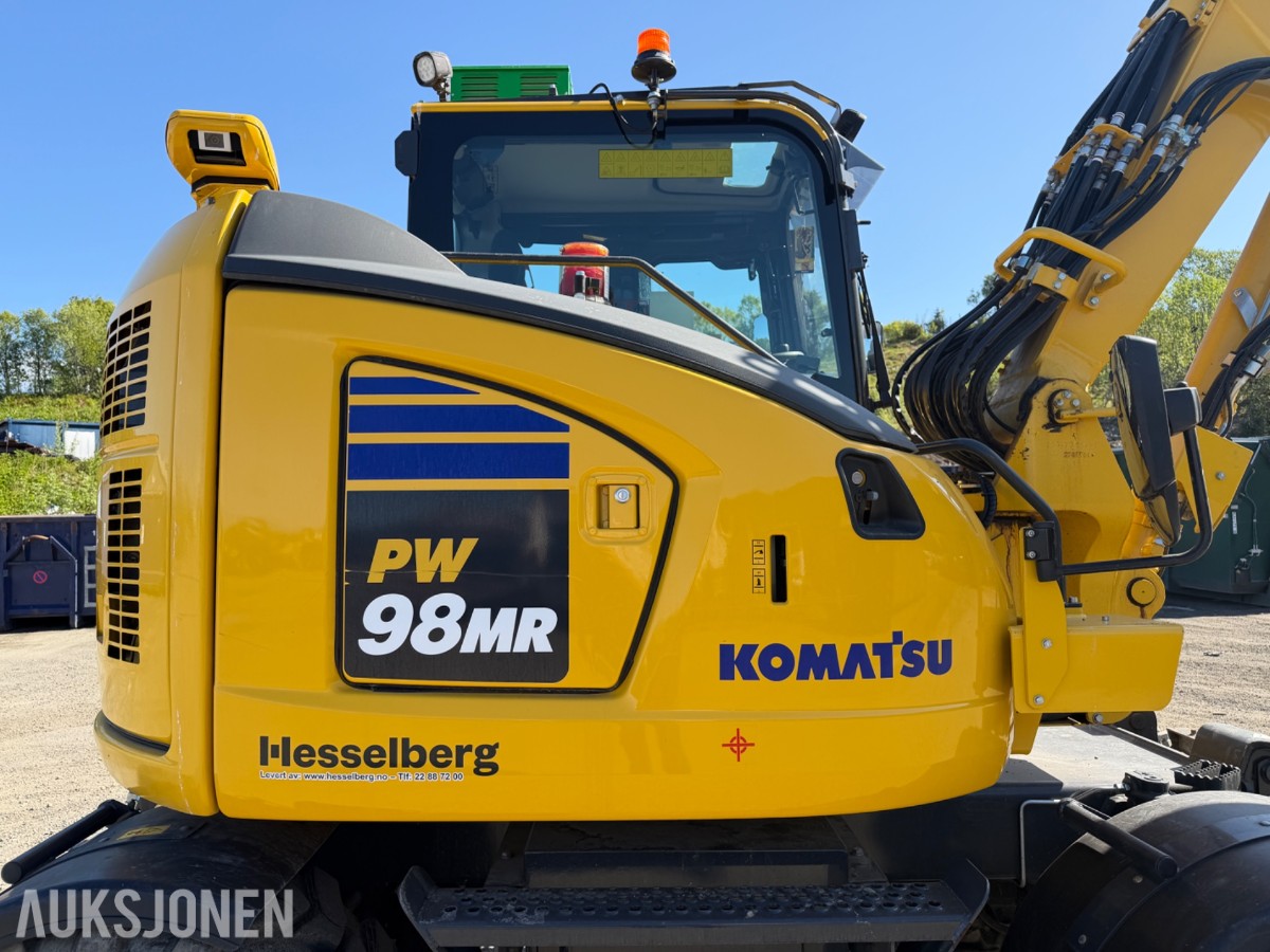 2024 Komatsu PW98 MR Hjulgraver med knekkbom, skjær, støttelabber, og fast sorteringsklype - Kun 1095 timer