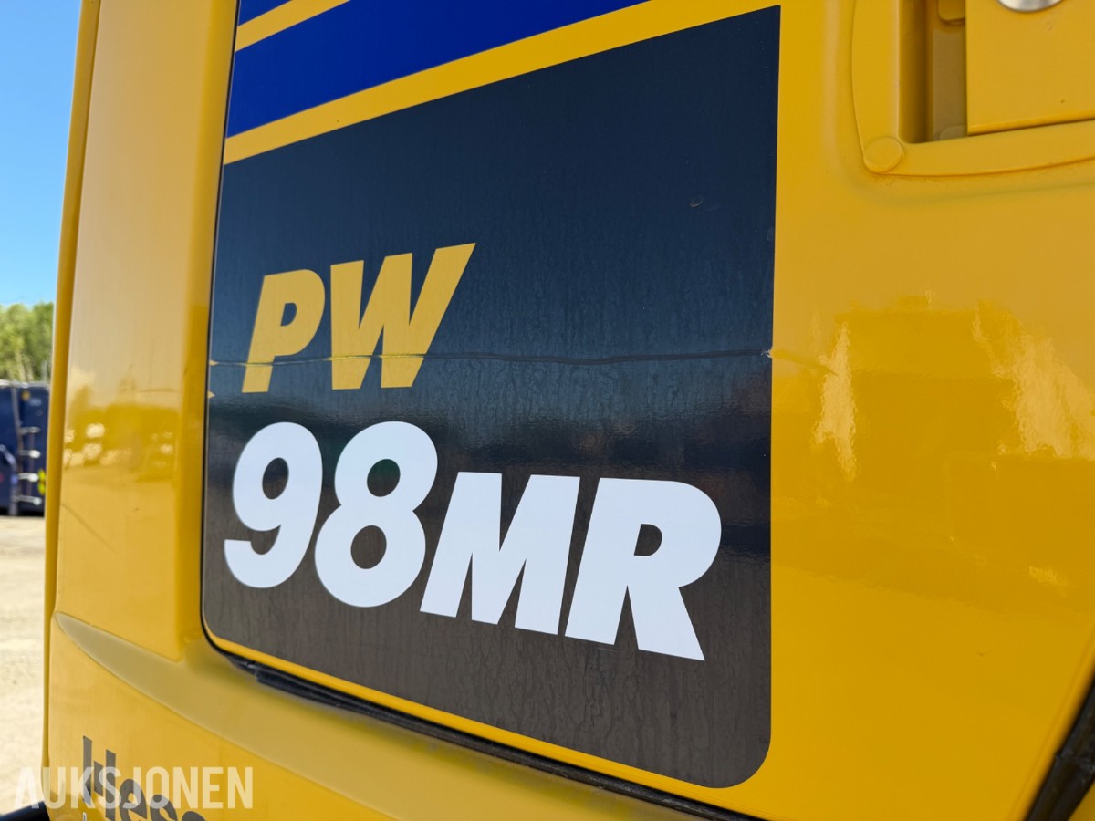 2024 Komatsu PW98 MR Hjulgraver med knekkbom, skjær, støttelabber, og fast sorteringsklype - Kun 1095 timer