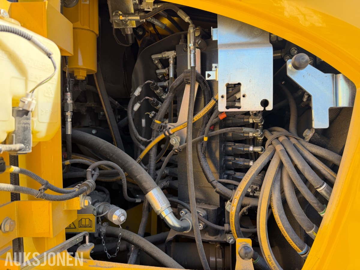 2024 Komatsu PW98 MR Hjulgraver med knekkbom, skjær, støttelabber, og fast sorteringsklype - Kun 1095 timer