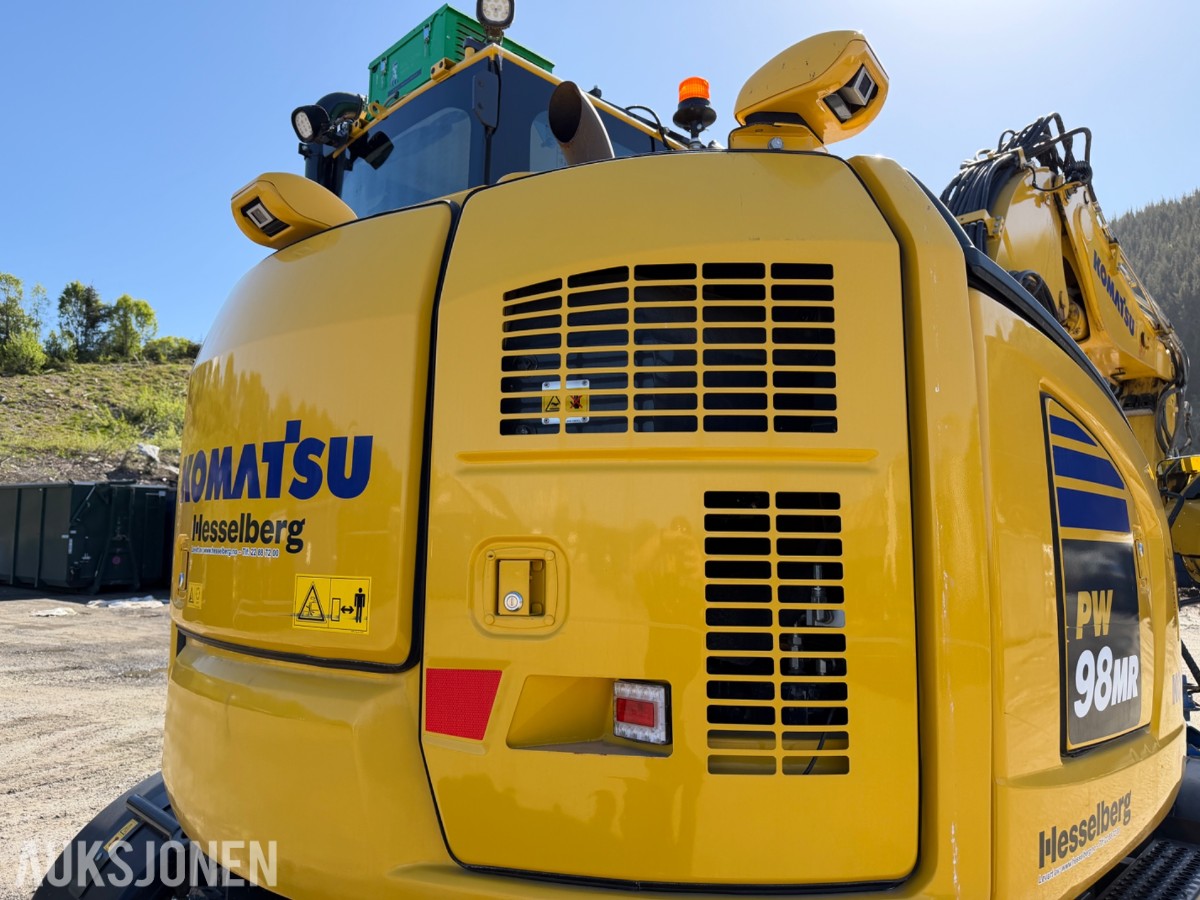 2024 Komatsu PW98 MR Hjulgraver med knekkbom, skjær, støttelabber, og fast sorteringsklype - Kun 1095 timer
