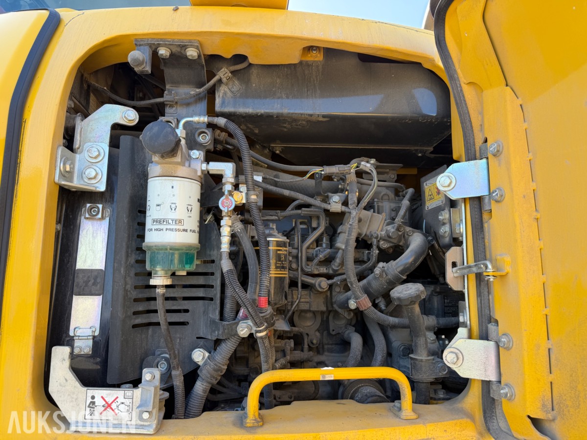 2024 Komatsu PW98 MR Hjulgraver med knekkbom, skjær, støttelabber, og fast sorteringsklype - Kun 1095 timer