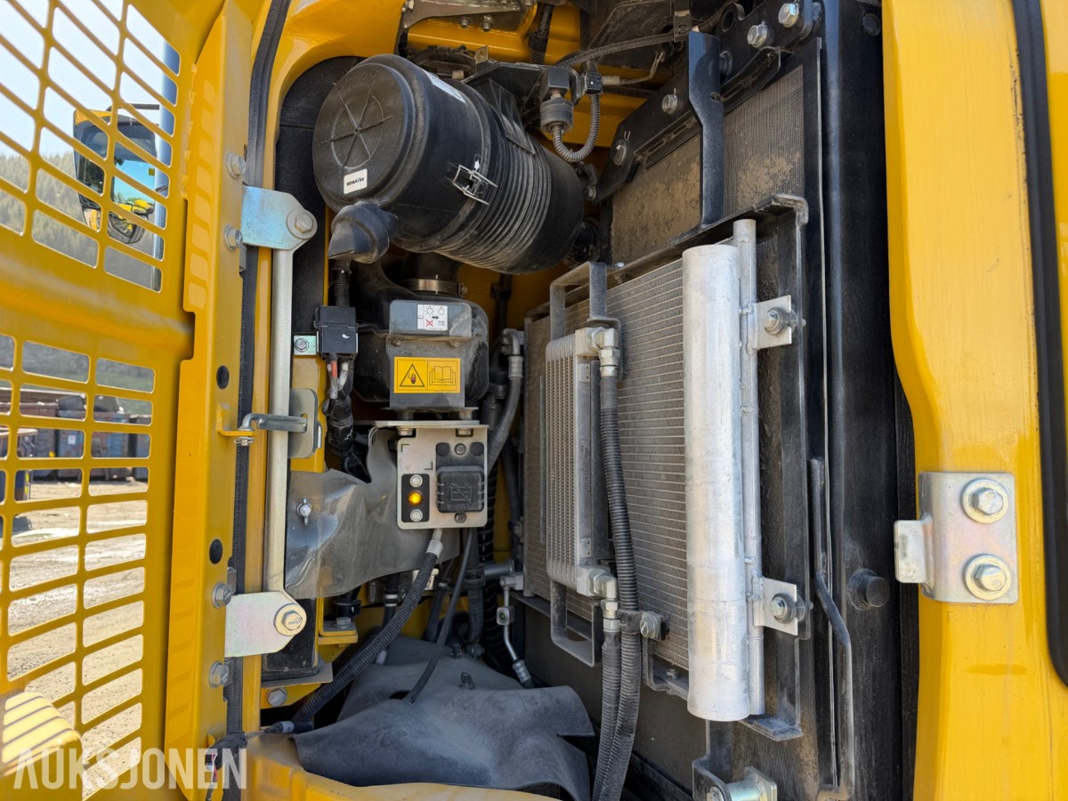 2024 Komatsu PW98 MR Hjulgraver med knekkbom, skjær, støttelabber, og fast sorteringsklype - Kun 1095 timer