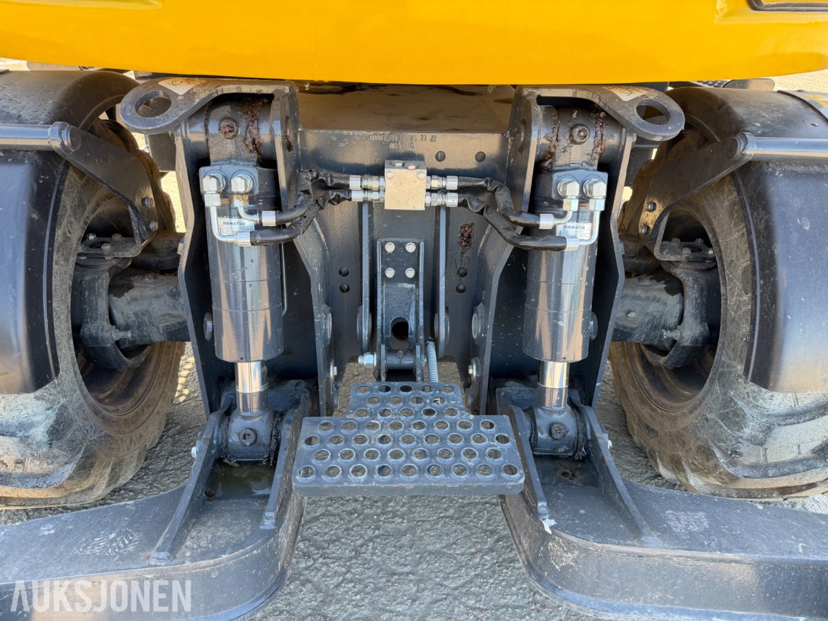 2024 Komatsu PW98 MR Hjulgraver med knekkbom, skjær, støttelabber, og fast sorteringsklype - Kun 1095 timer