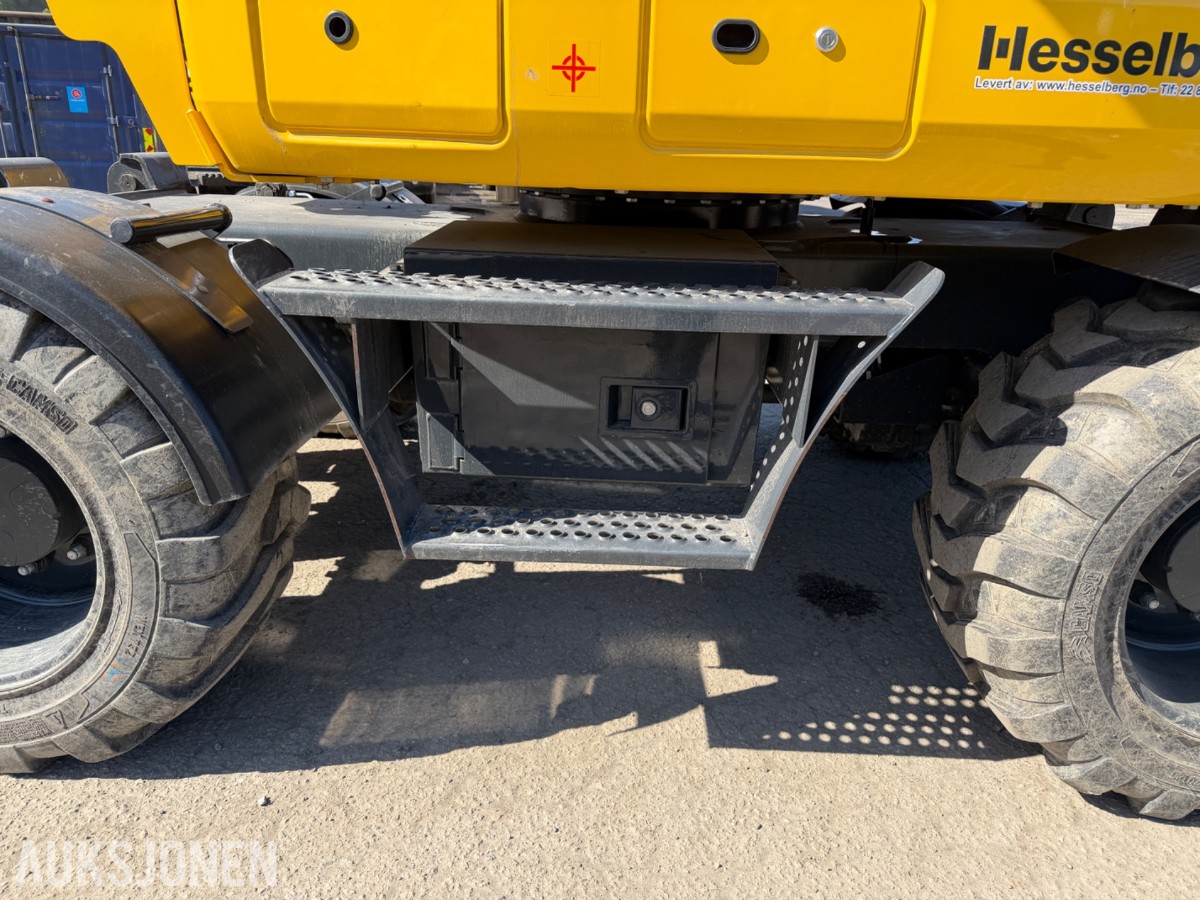 2024 Komatsu PW98 MR Hjulgraver med knekkbom, skjær, støttelabber, og fast sorteringsklype - Kun 1095 timer