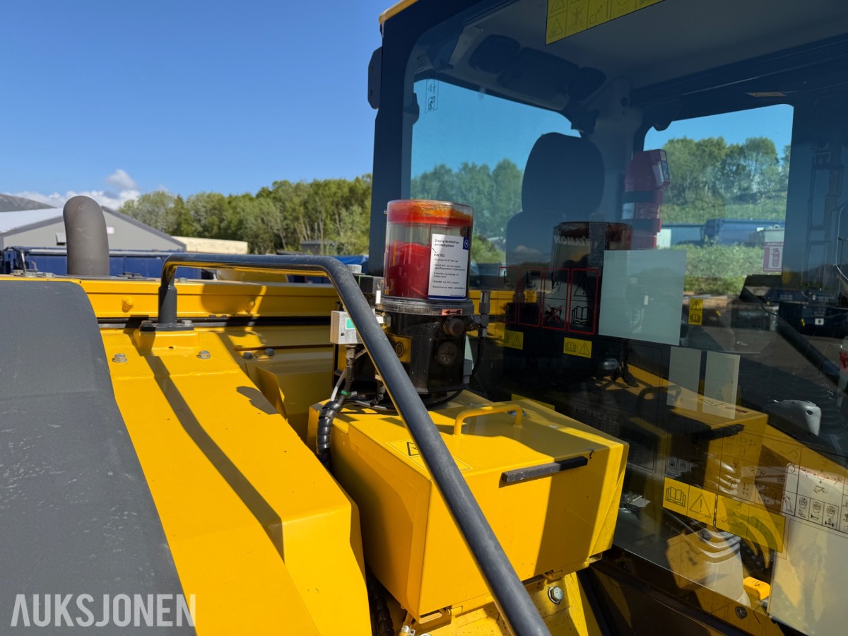 2024 Komatsu PW98 MR Hjulgraver med knekkbom, skjær, støttelabber, og fast sorteringsklype - Kun 1095 timer