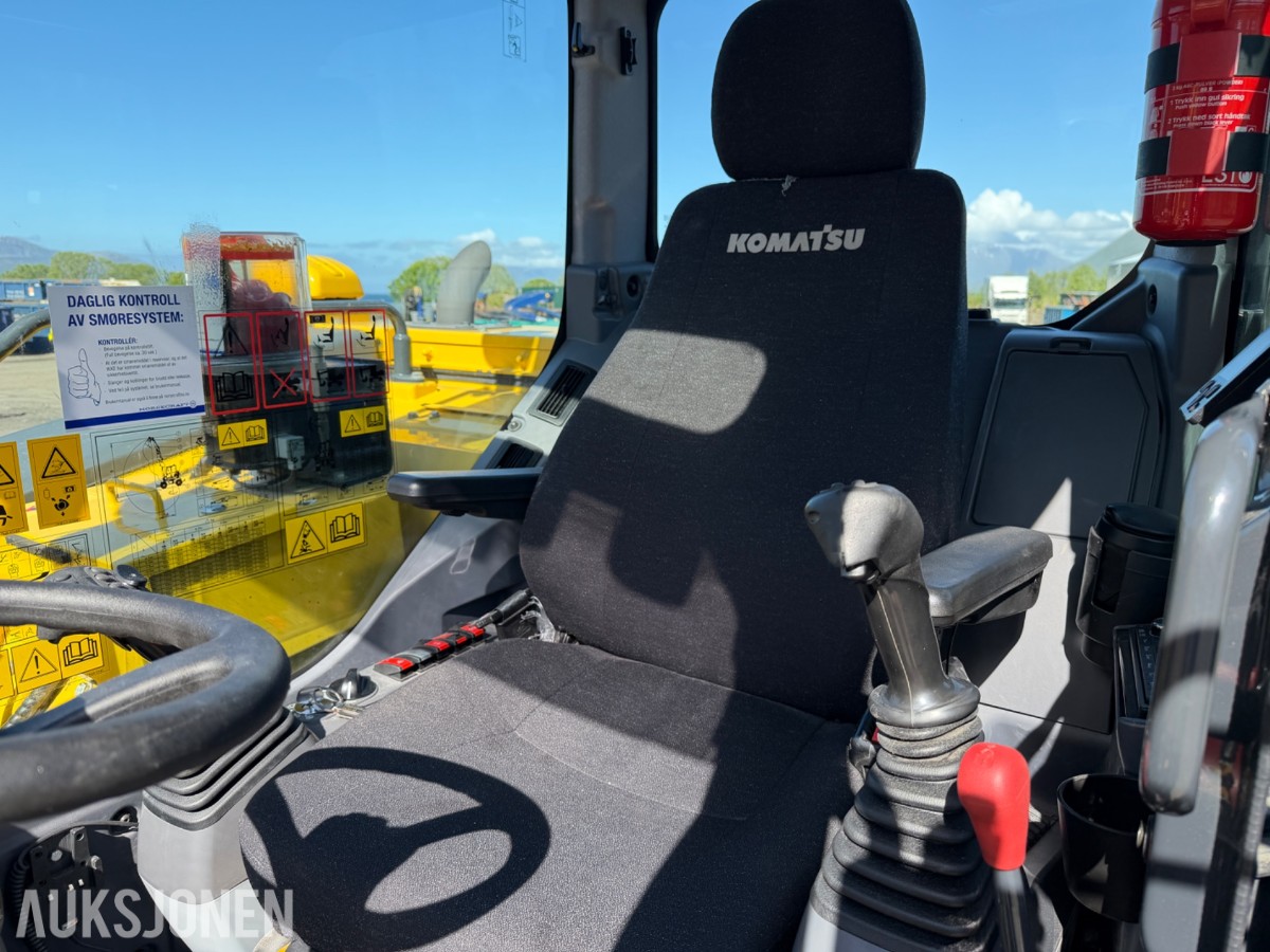 2024 Komatsu PW98 MR Hjulgraver med knekkbom, skjær, støttelabber, og fast sorteringsklype - Kun 1095 timer