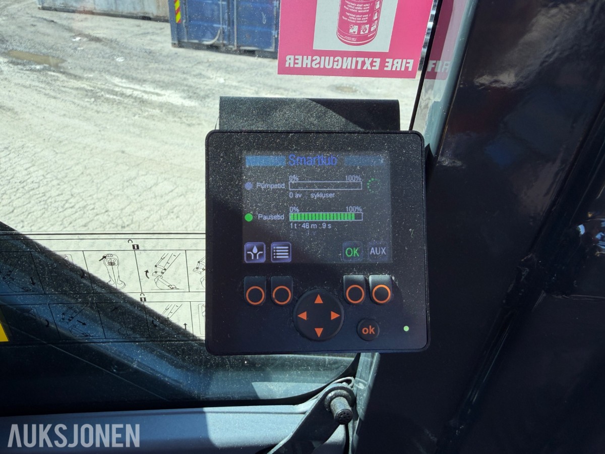 2024 Komatsu PW98 MR Hjulgraver med knekkbom, skjær, støttelabber, og fast sorteringsklype - Kun 1095 timer