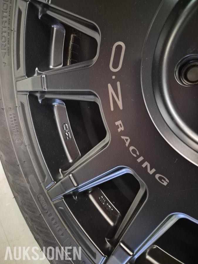 2024 Komplett piggdekksett OZ Racing & Hakka 10ev 275/45r20