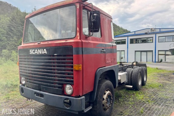 1981 Scania LBS141S46 Trekkbil - Tippkasse med Ramme - Km: 600000