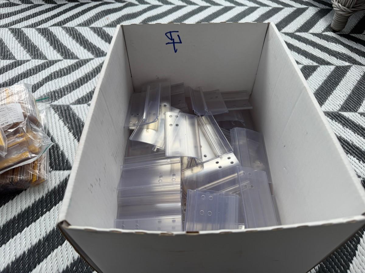 Digitale prislapper - Fremtiden for all detaljhandel - Delfi/Breece Chroma-4 elektroniske hylleetiketter med tilbehør - 