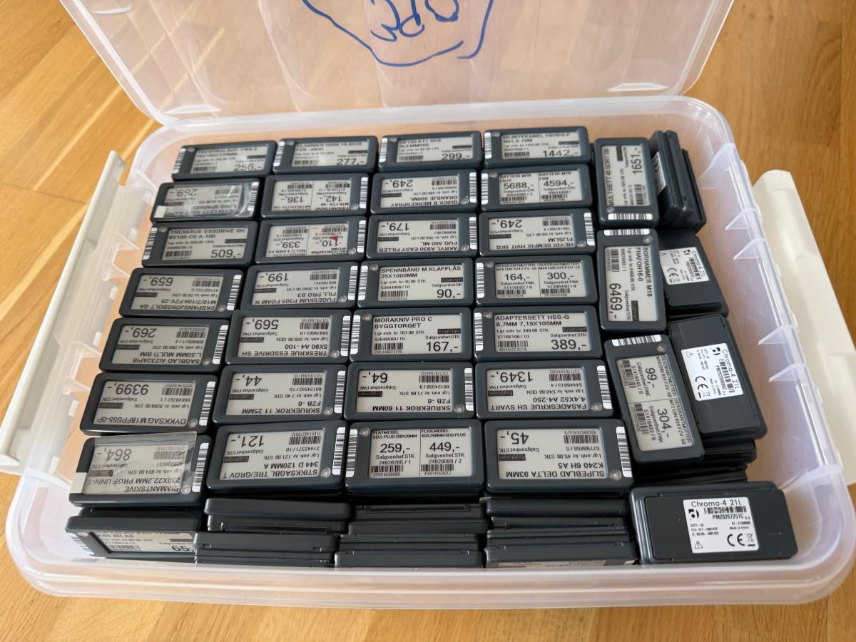 Digitale prislapper - Fremtiden for all detaljhandel - Delfi/Breece Chroma-4 elektroniske hylleetiketter med tilbehør - 