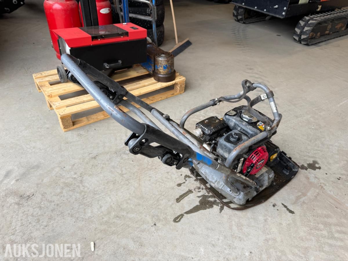 2016 Atlas Copco LF75 vibroplate