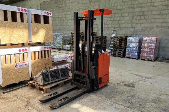 2016 BT SSE135L ståførerstabler - 1350 kg - løftehøyde 3350 mm - 24 V - sakkyndig kontroll - 76 arbeidstimer